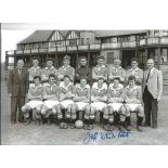 Autographed Jeff Whitefoot photo, a superb image depicting Manchester United's squad posing for