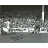 Stuart Pearson signed 8x10 b/w photo pictured in action for West Ham United in the 1980 FA Cup