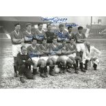 Autographed MAN UNITED 1958 photo, a superb image depicting players posing for photographers