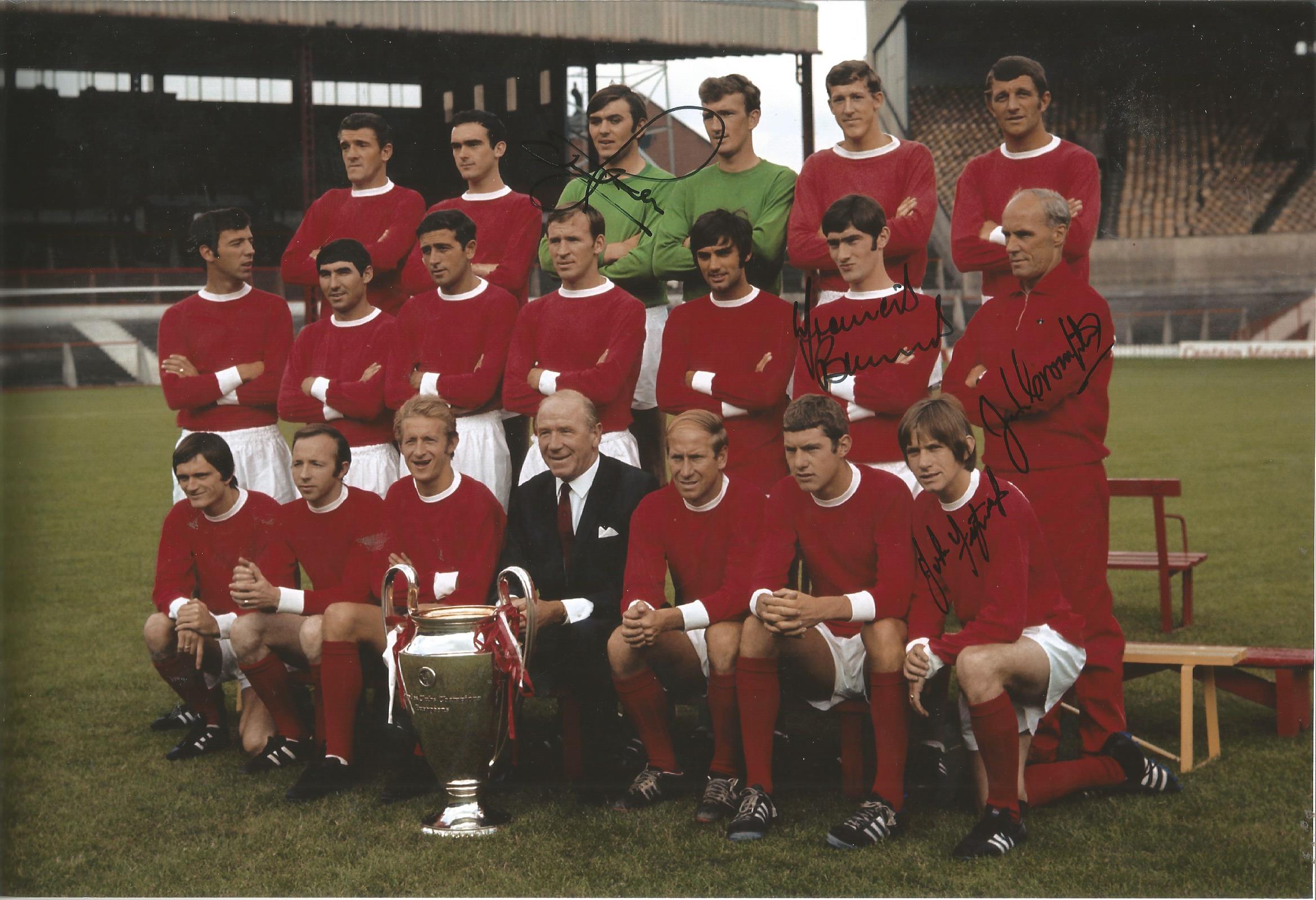 Autographed MAN UNITED 1968 photo, a superb image depicting players posing with the European Cup