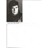 Alan Bates signed 6x4 b/w photo. 17 February 1934 - 27 December 2003 was an English actor who came