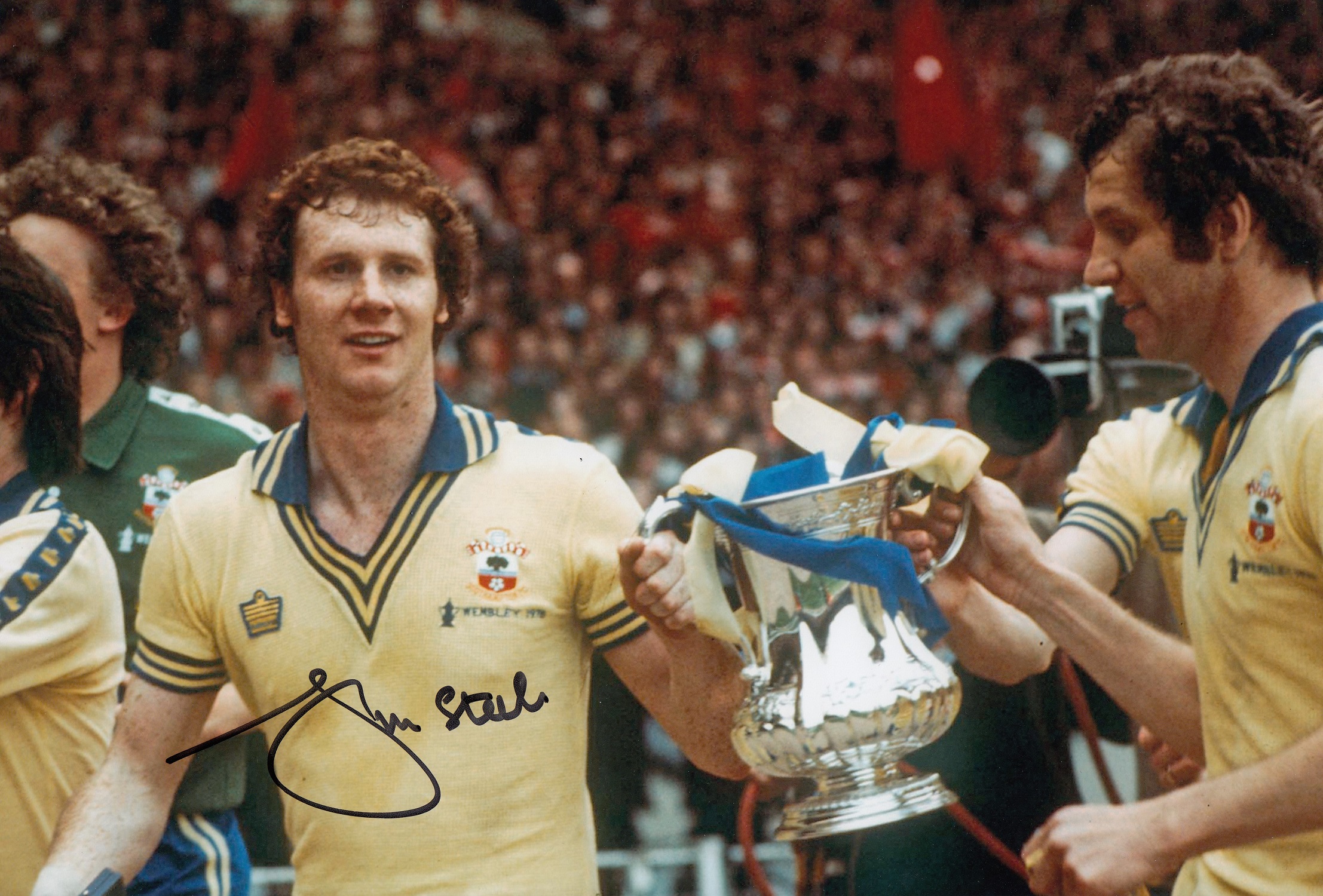 Football Autographed JIM STEELE photo, a superb image depicting Steele celebrating with the FA Cup