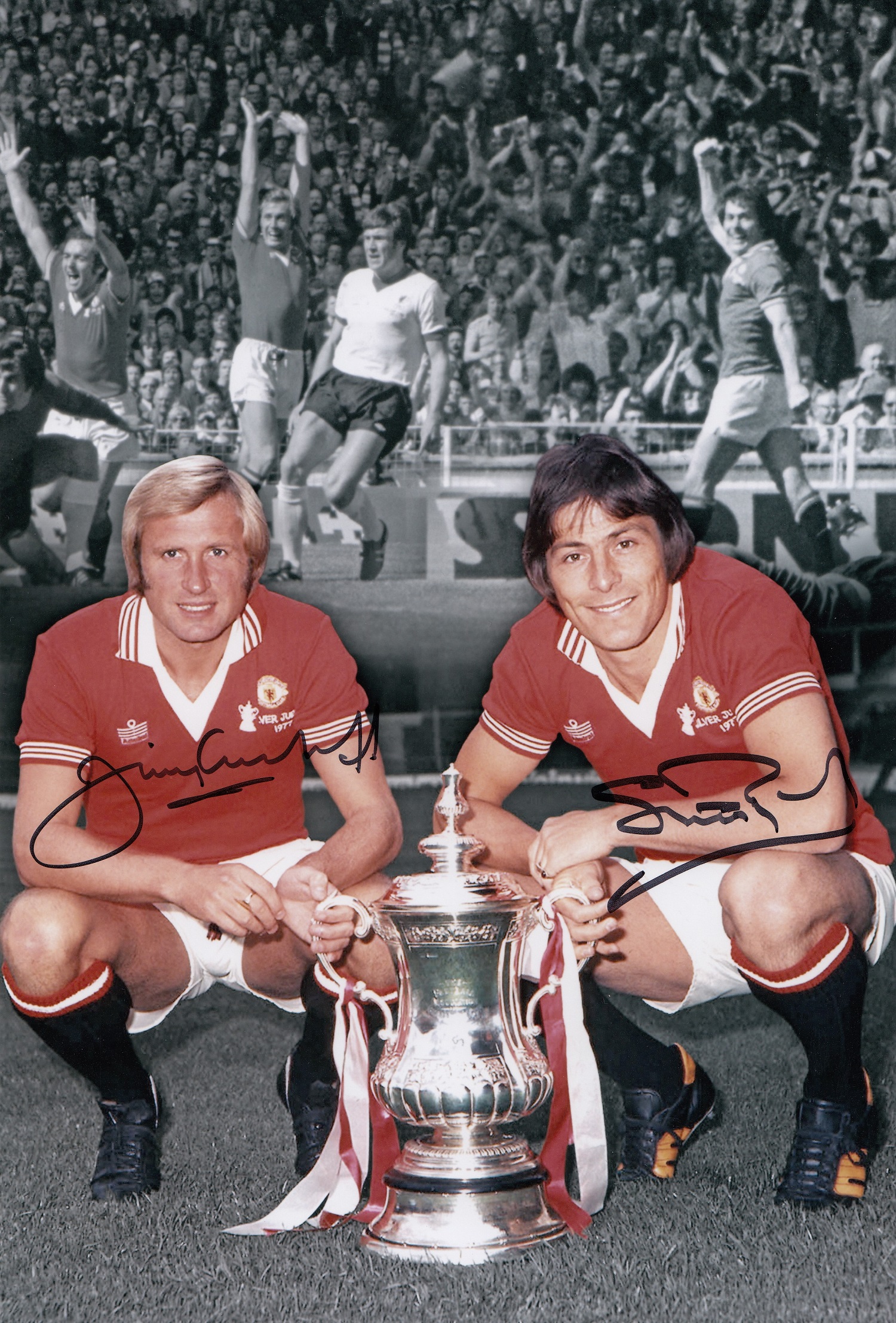 Football Autographed MAN UNITED 1977 photo, a superb montage of images depicting United s 1977 FA