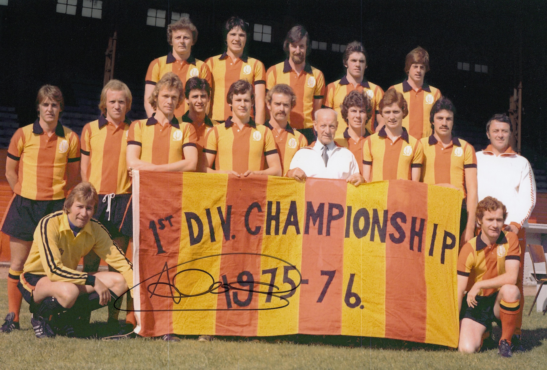 Football Autographed ALAN ROUGH photo, a superb image depicting the 1975/76 First Division winners