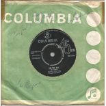 Gerry and the Pacemakers signed 45rpm record sleeve. I'm the one record included. Good Condition.