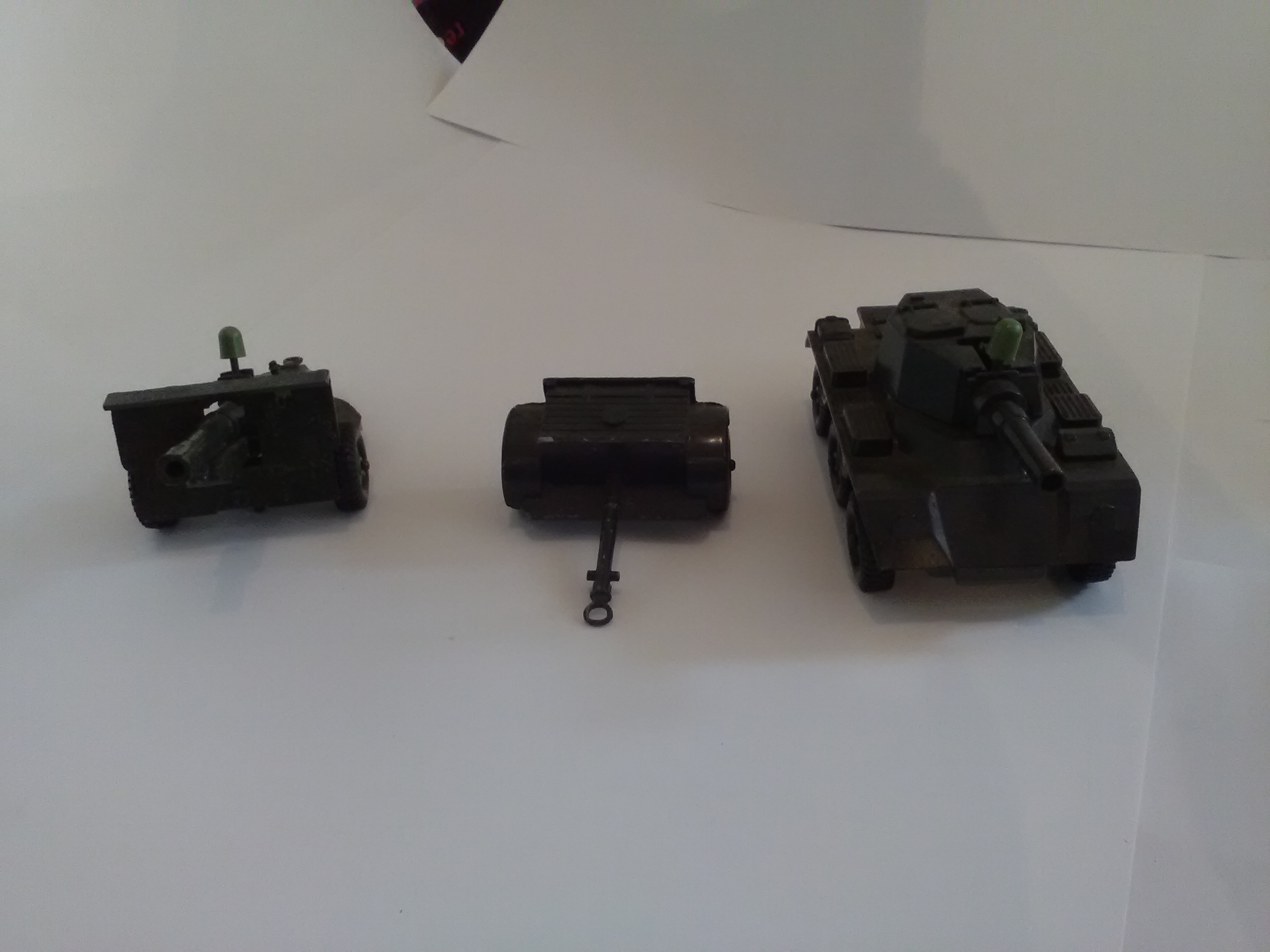 Saladin Armoured Patrol Crescent Toys model. Saladin tank towing Ammunition trailer and 25 Pounder - Image 4 of 4