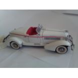 Auburn Franklin mint 1/24 scale model of a 1935 Auburn 851 Speedster White Red in excellent