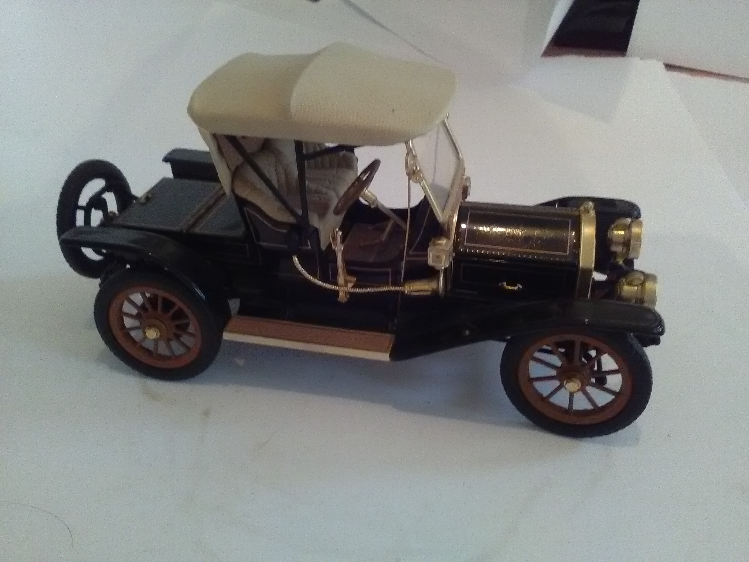 Cadillac Franklin mint 1/24 scale model of a Red 1910 Cadillac Model Thirty in excellent - Image 2 of 2