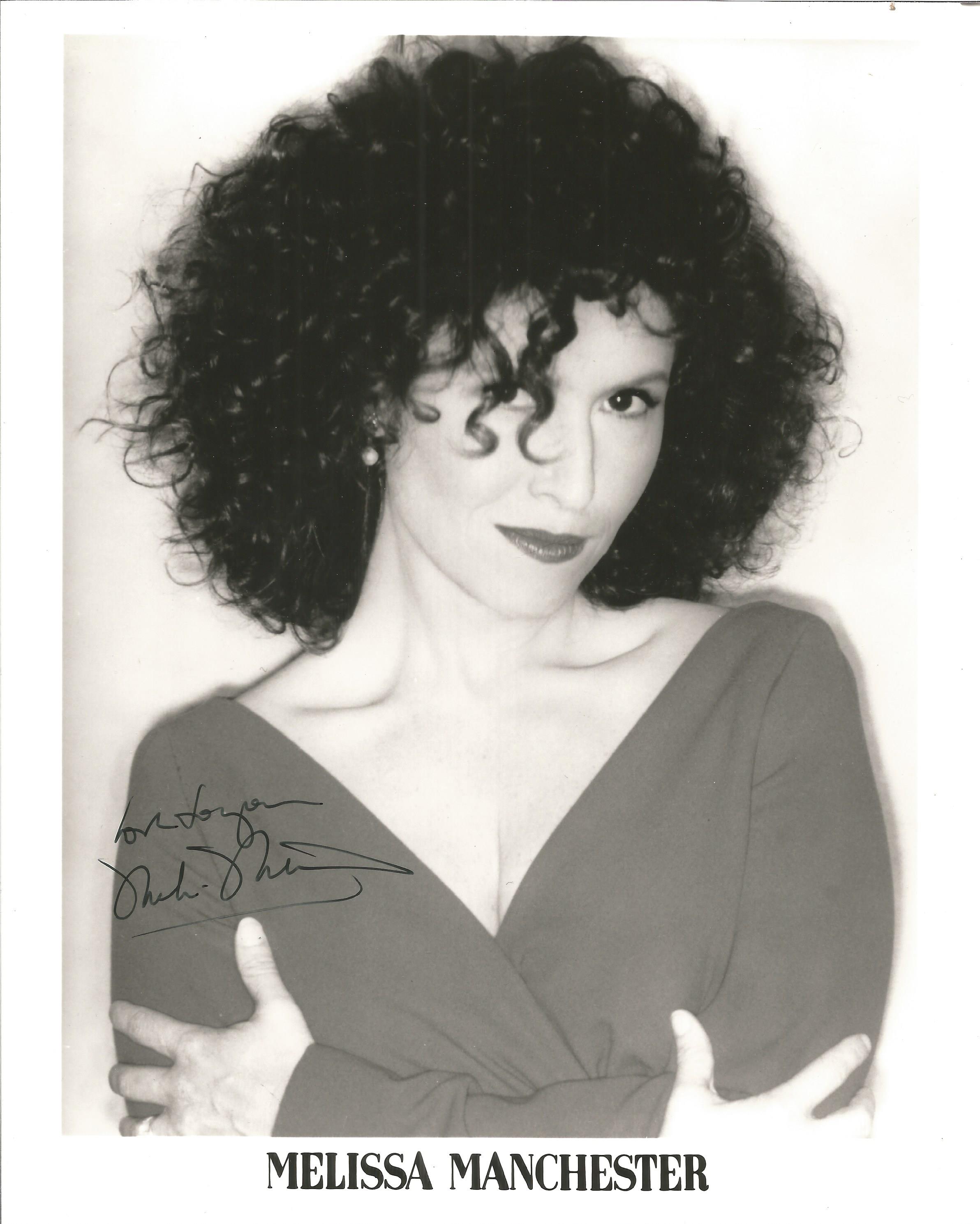 Melissa Manchester signed 10x8 black and white photo. American singer-songwriter and actress.