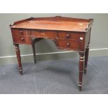 A William IV mahogany dressing table, 66 x 97 x 49cm