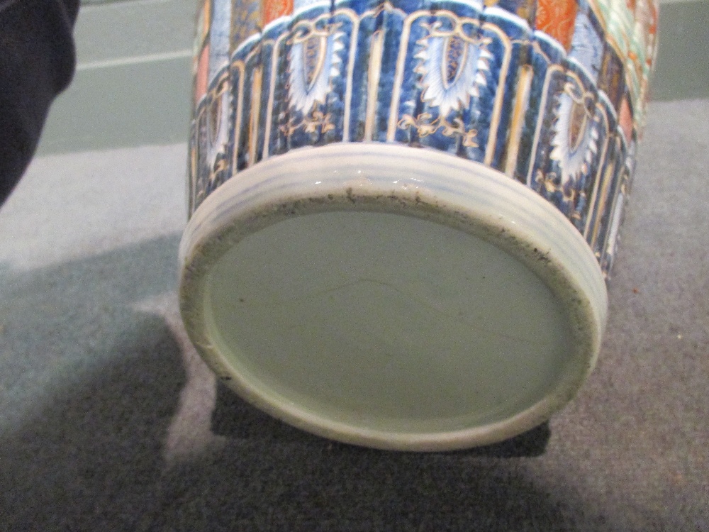 A Japanese Arita Imari porcelain vase - Image 4 of 6
