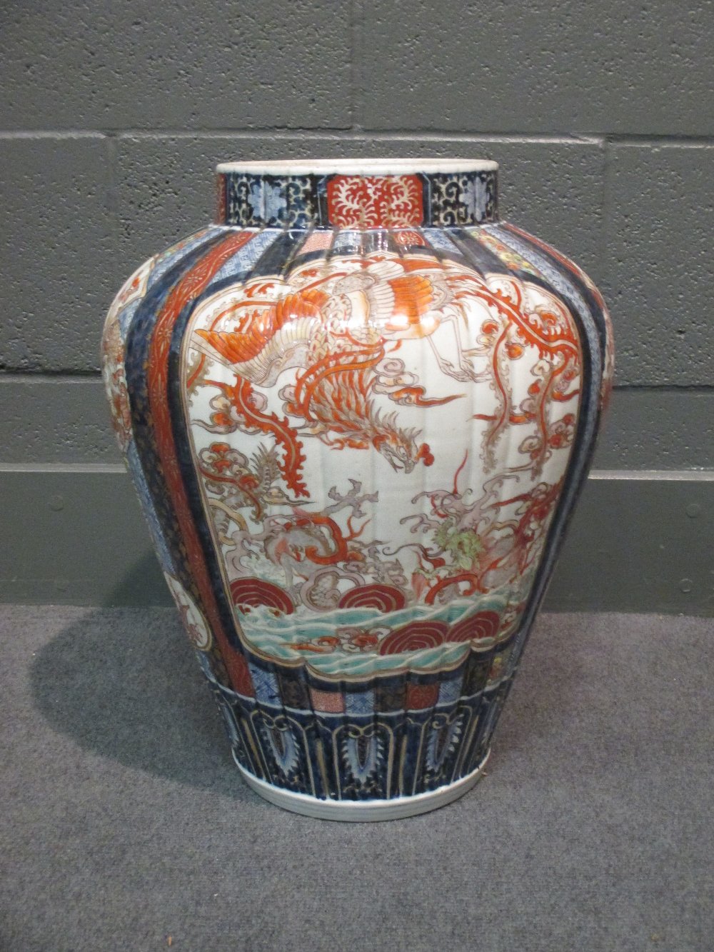 A Japanese Arita Imari porcelain vase - Image 2 of 6