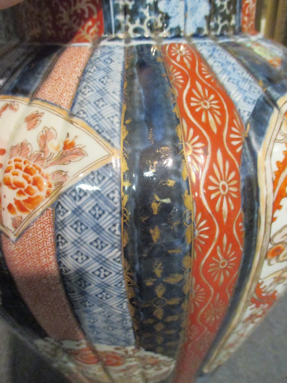 A Japanese Arita Imari porcelain vase - Image 5 of 6