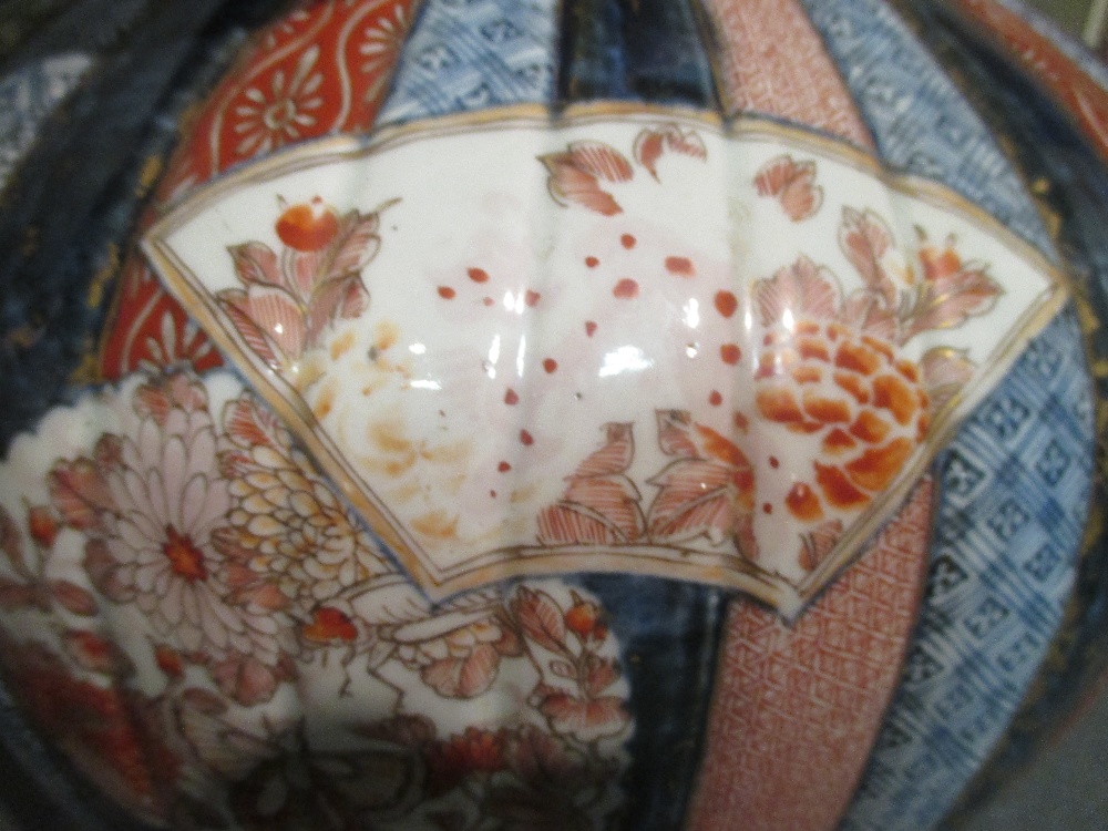 A Japanese Arita Imari porcelain vase - Image 6 of 6