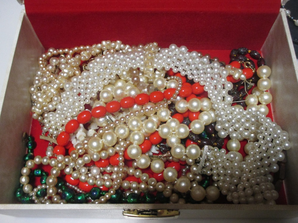 A jewellery box containing a large quantity of costume jewellery, together with two gold crosses - Image 2 of 4