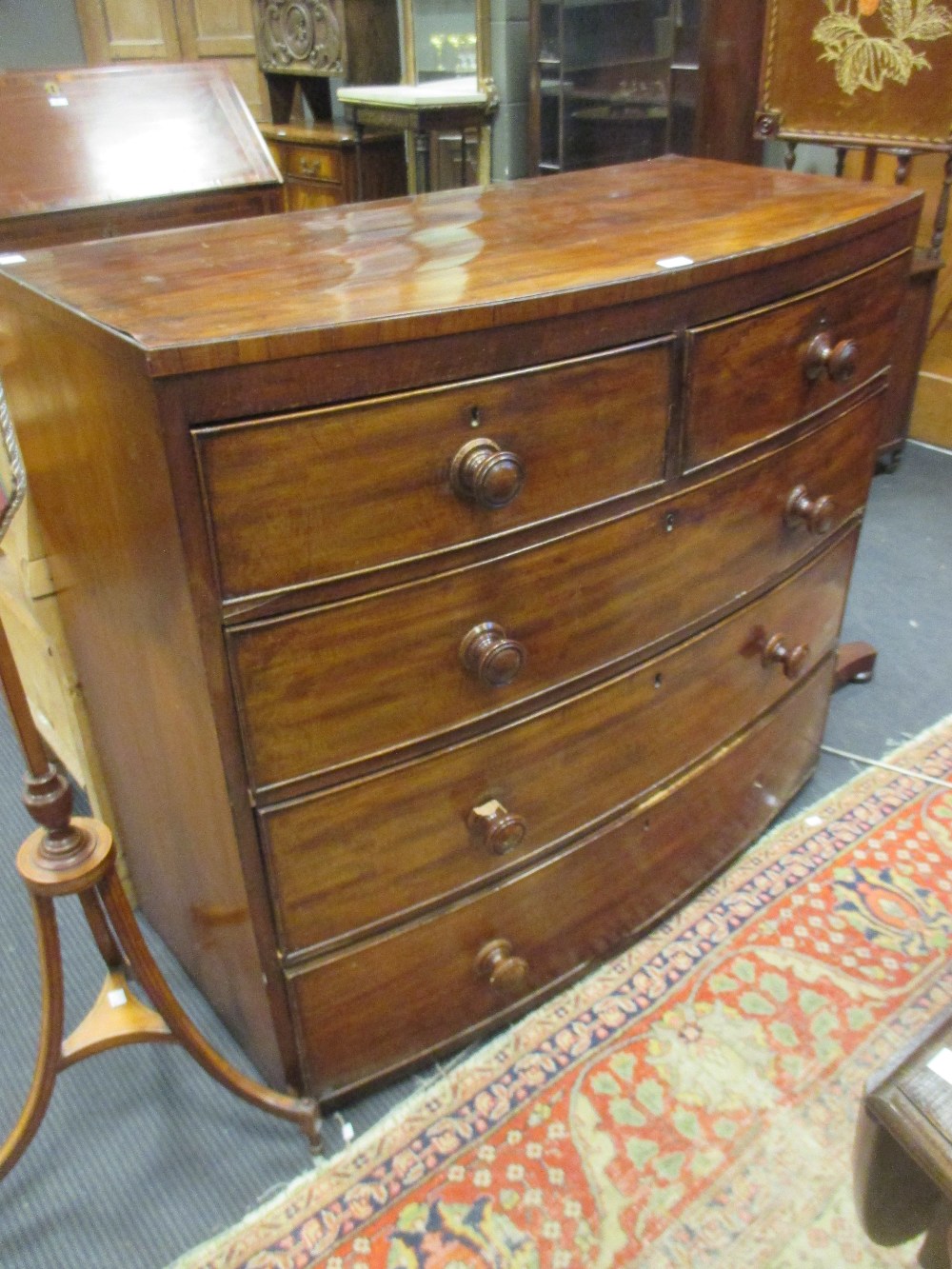 A Regency mahogany bow front chest of drawers, 98 x 107 x 52.5cm
