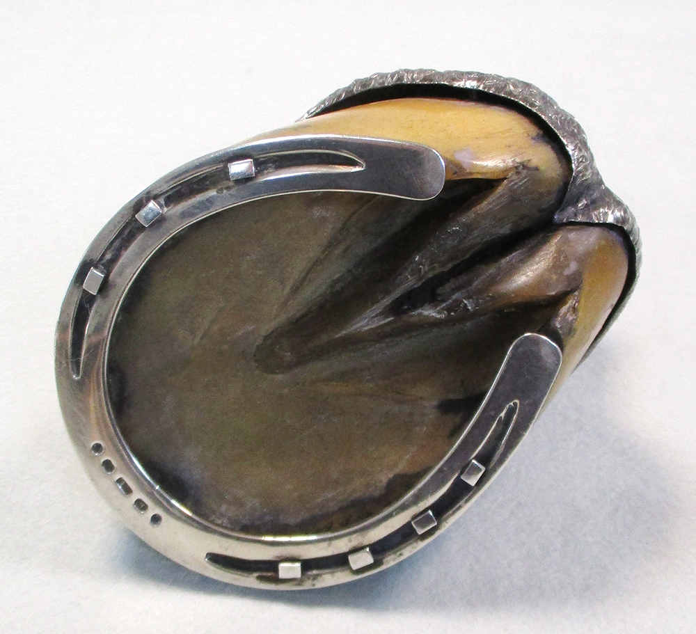 A Victorian silver mounted horse's hoof inkwell, by George Unite, Birmingham 1873, with fully marked - Image 7 of 7