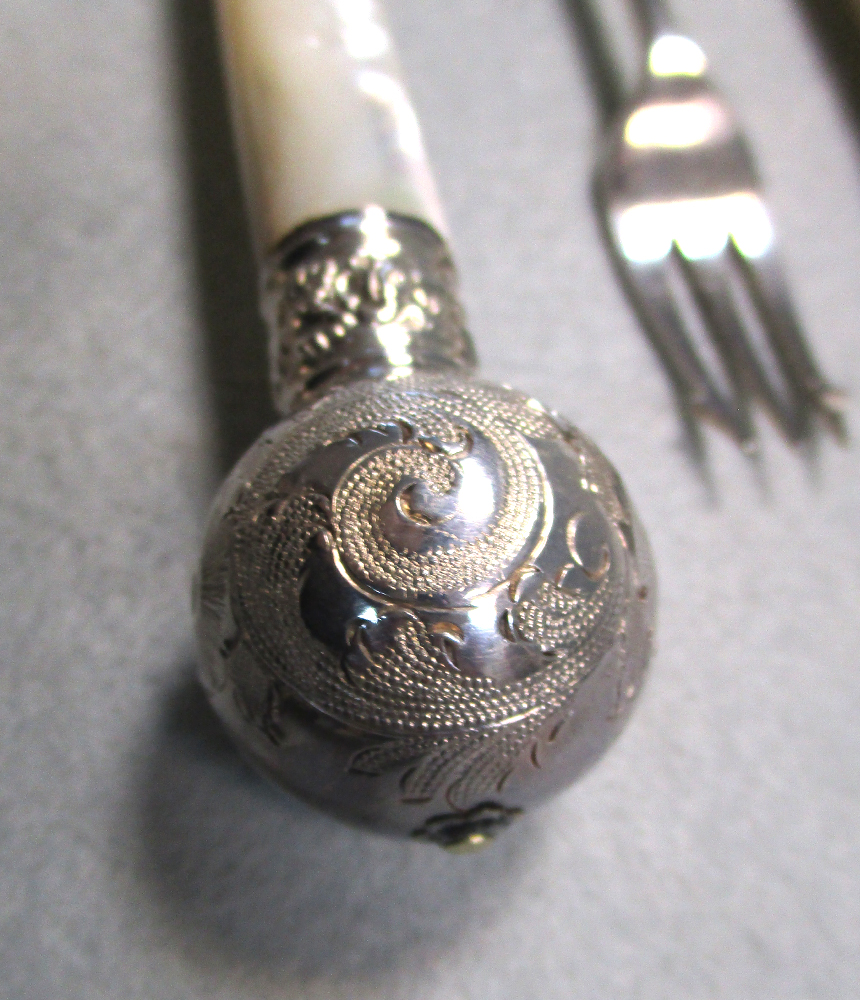 A silver plated cheese and pickle flatware set, by Martin Hall & Co of Sheffield, comprising a - Image 4 of 5