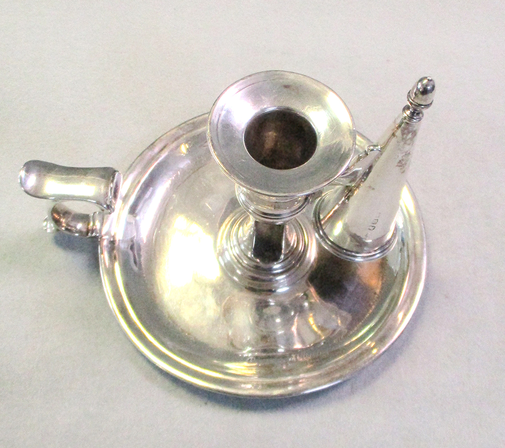 A George II silver chamberstick with a later snuffer, by Jas Gould, London 1736, of traditional - Image 2 of 5