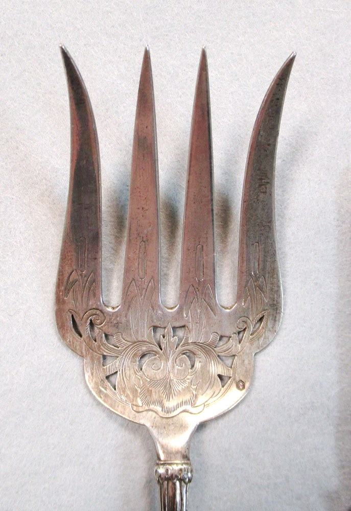 An 80 piece set of late 19th / early 20th century French metalwares cutlery and flatware with - Image 2 of 5