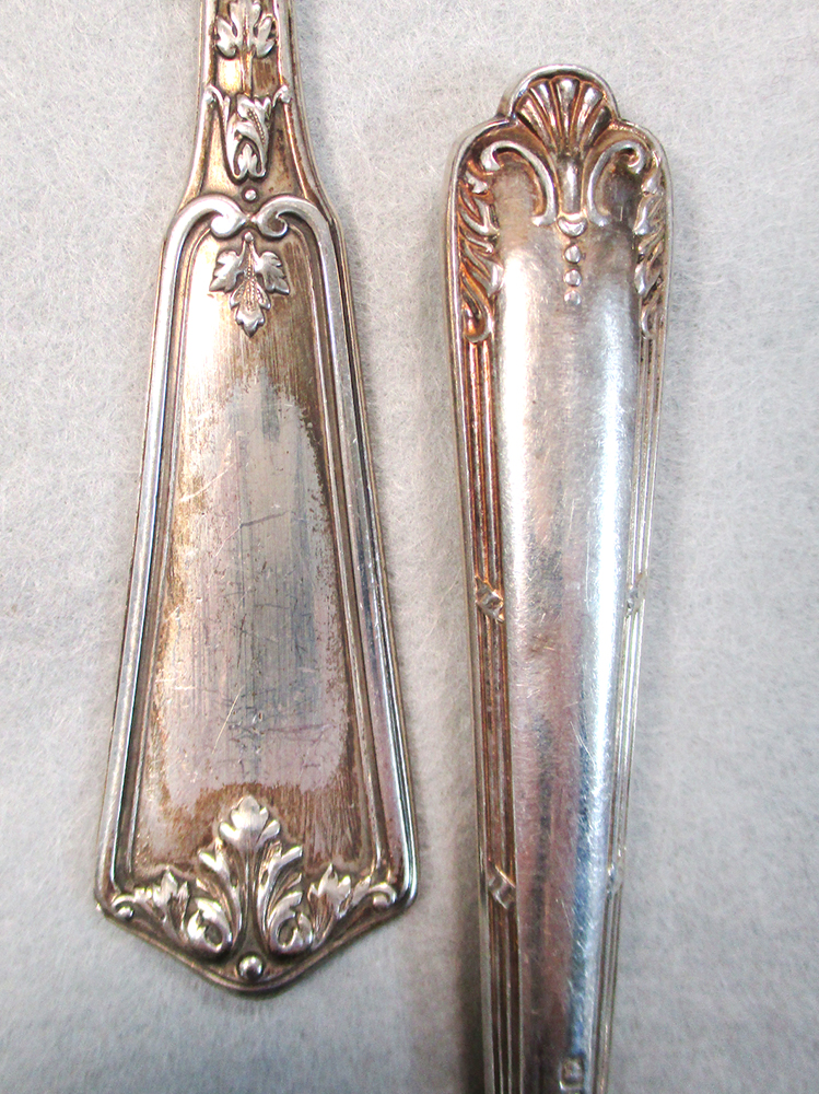 An 80 piece set of late 19th / early 20th century French metalwares cutlery and flatware with - Image 4 of 5