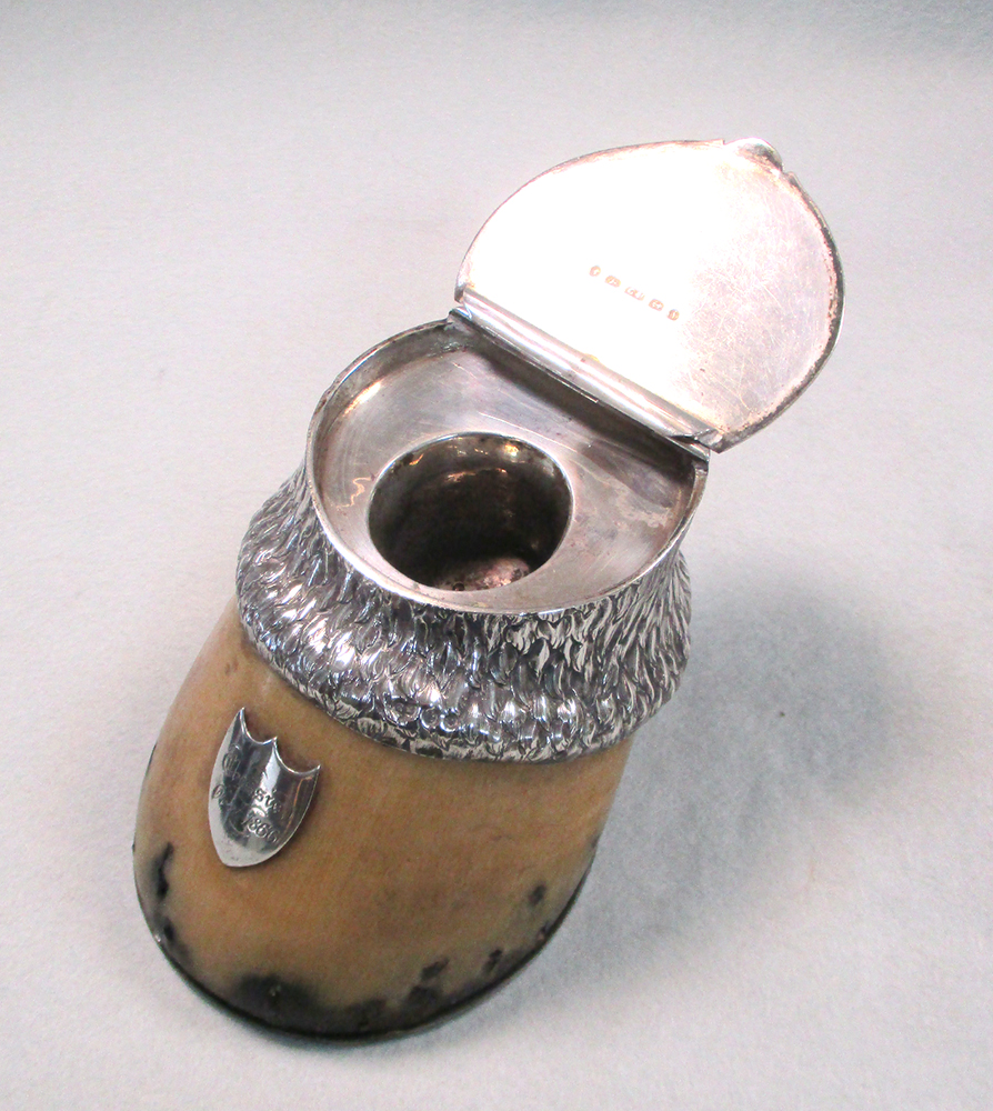 A Victorian silver mounted horse's hoof inkwell, by George Unite, Birmingham 1873, with fully marked - Image 4 of 7