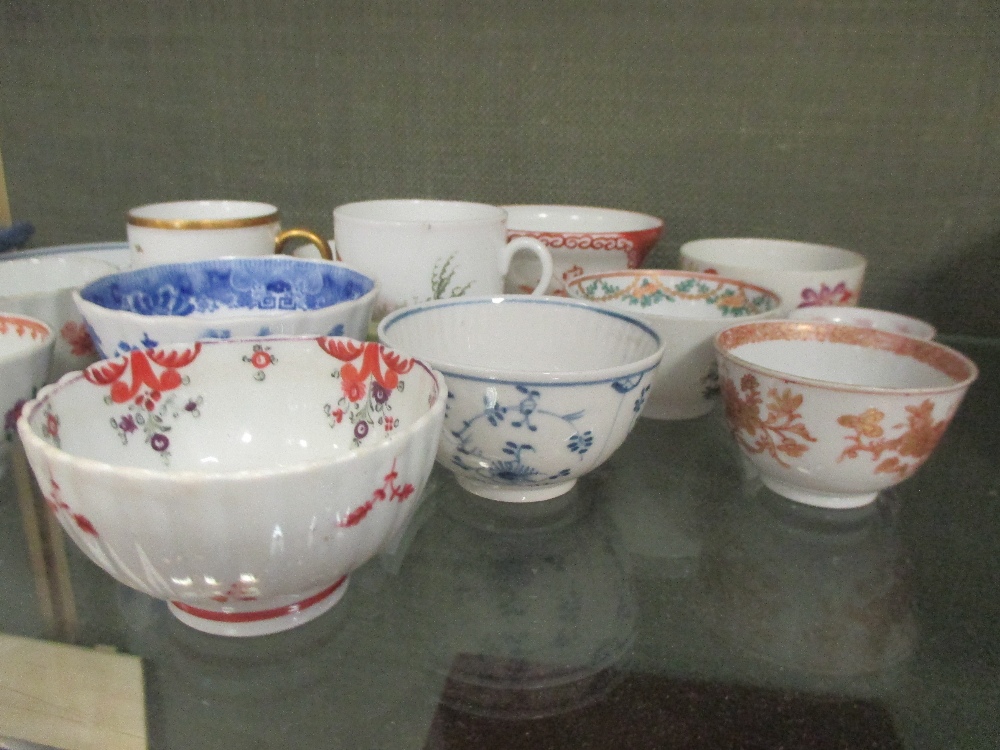 A quantity of 18th century Chinese & European tea bowls and other ceramics - Image 3 of 4