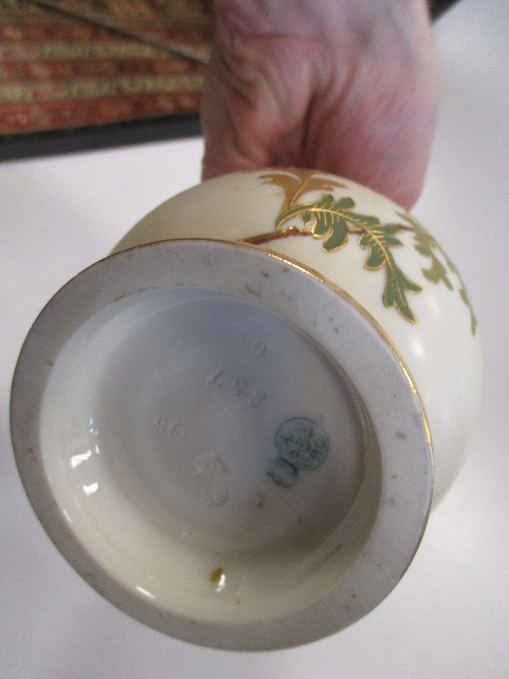 A Worcester blush ivory vase, 24.5cm high - Image 3 of 4