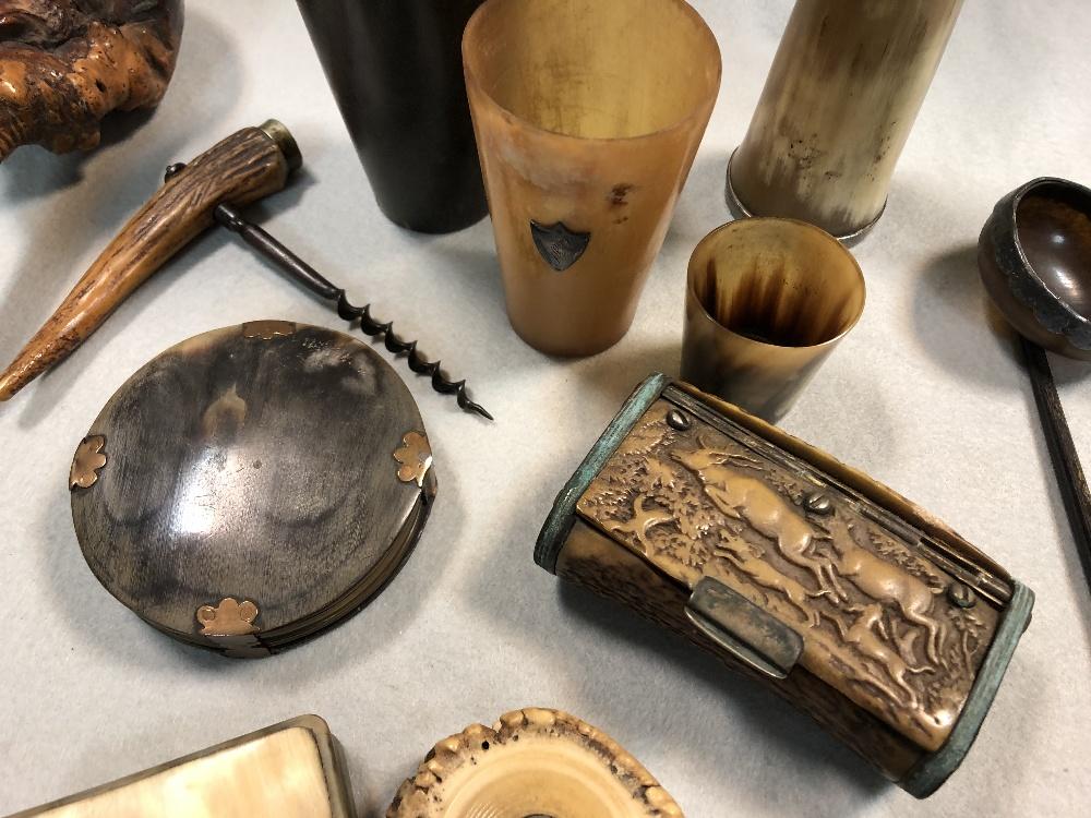 A small collection of horn items, comprising four snuff boxes, a folding magnifying glass, three - Image 3 of 5