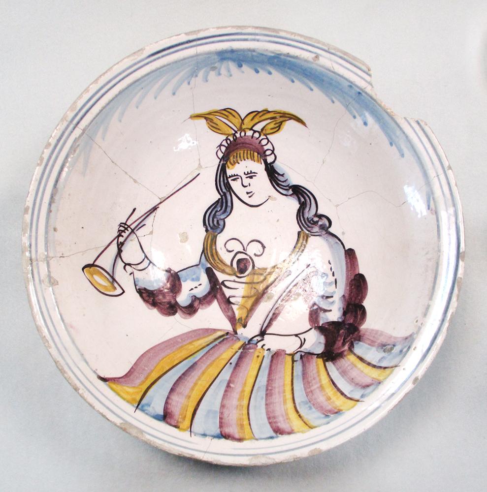 An 18th century Delft polychrome bowl, decorated with the figure of a woman holding a trumpet, in - Image 2 of 7