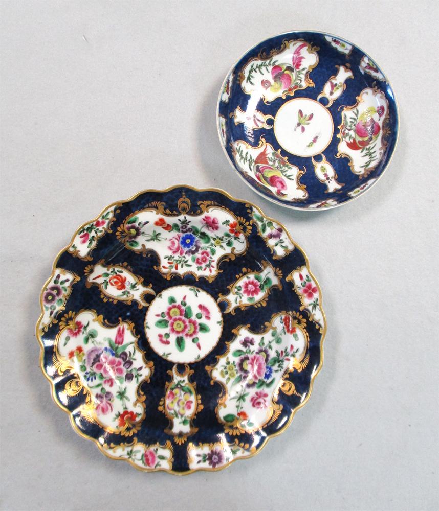 A Worcester blue scale plate, circa 1768, reserved with shaped panels decorated with flowers, - Image 5 of 6