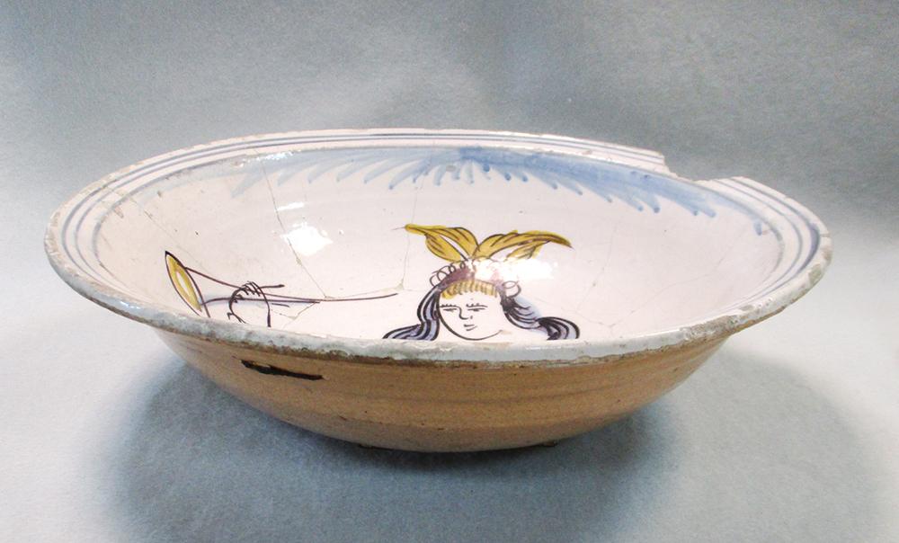 An 18th century Delft polychrome bowl, decorated with the figure of a woman holding a trumpet, in - Image 6 of 7