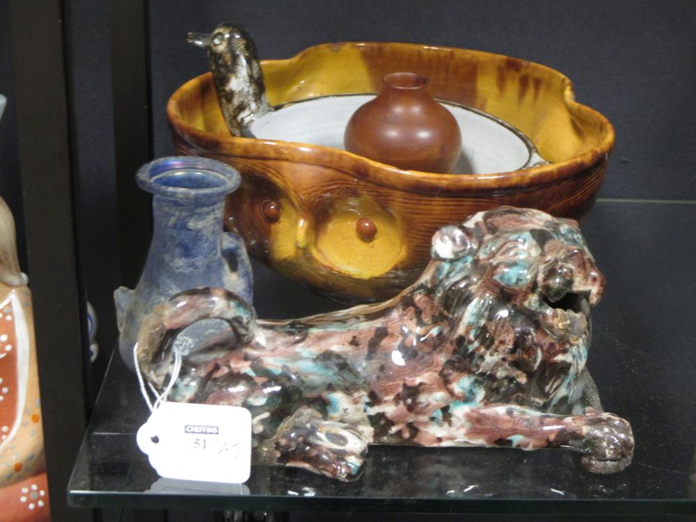 A pottery bowl and other similar items (qty)