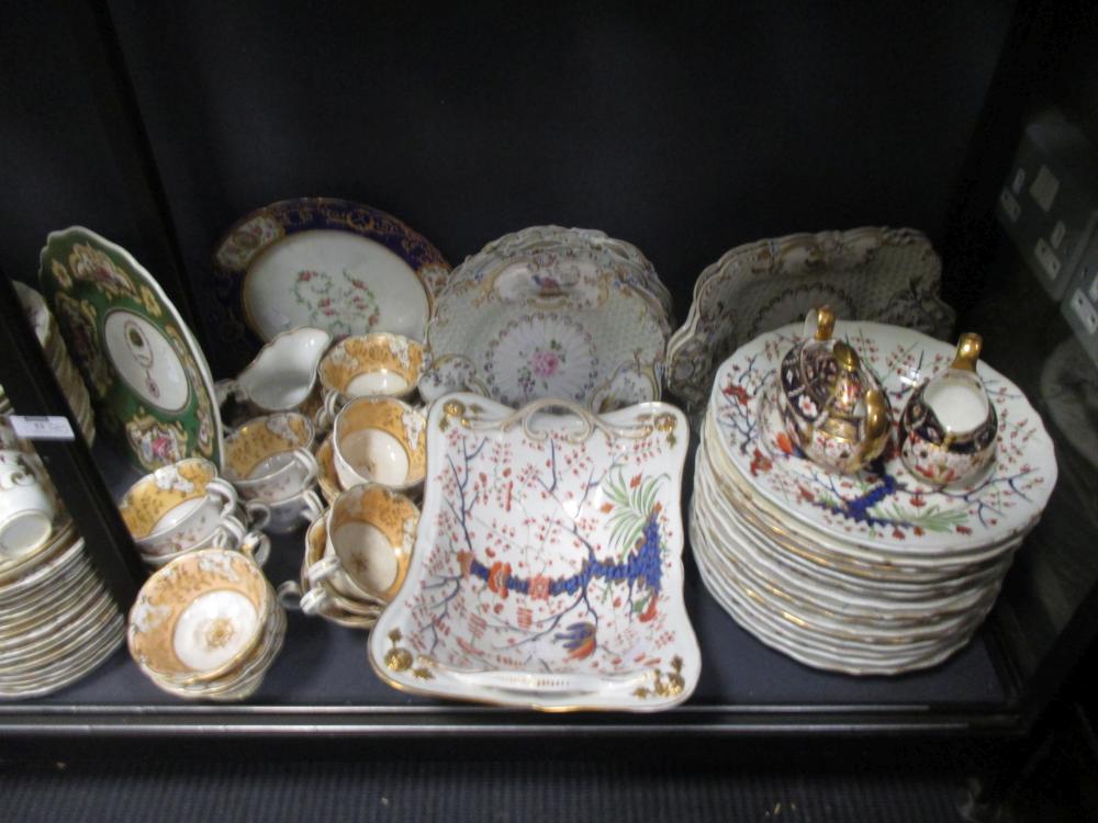 A Victorian porcelain dessert service painted with birds and flowers; several Derby Kakiemon style - Image 3 of 5