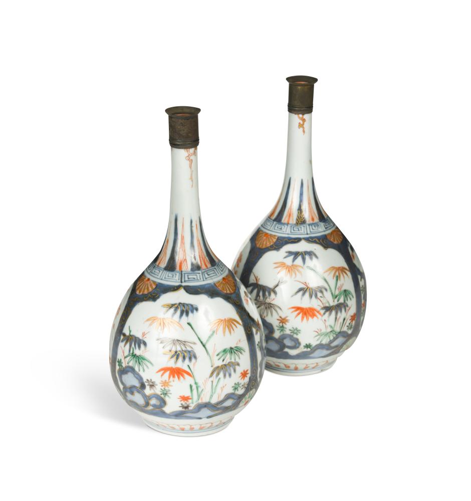 A pair of Japanese Arita porcelain bottle vases, Edo period, early 18th century, painted in