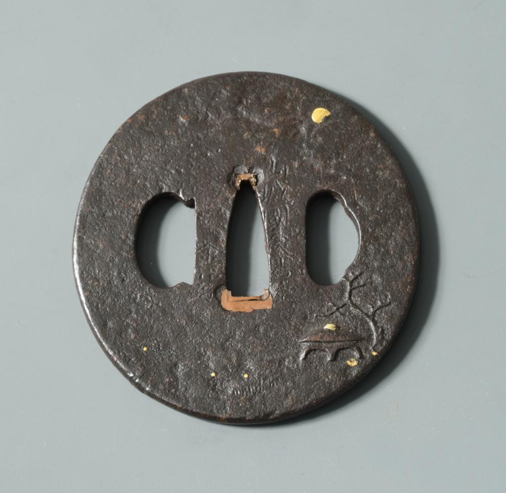 Two Japanese Tsubas, Edo period, both parcel gilt, one circular pierced as millet and another with - Bild 4 aus 4