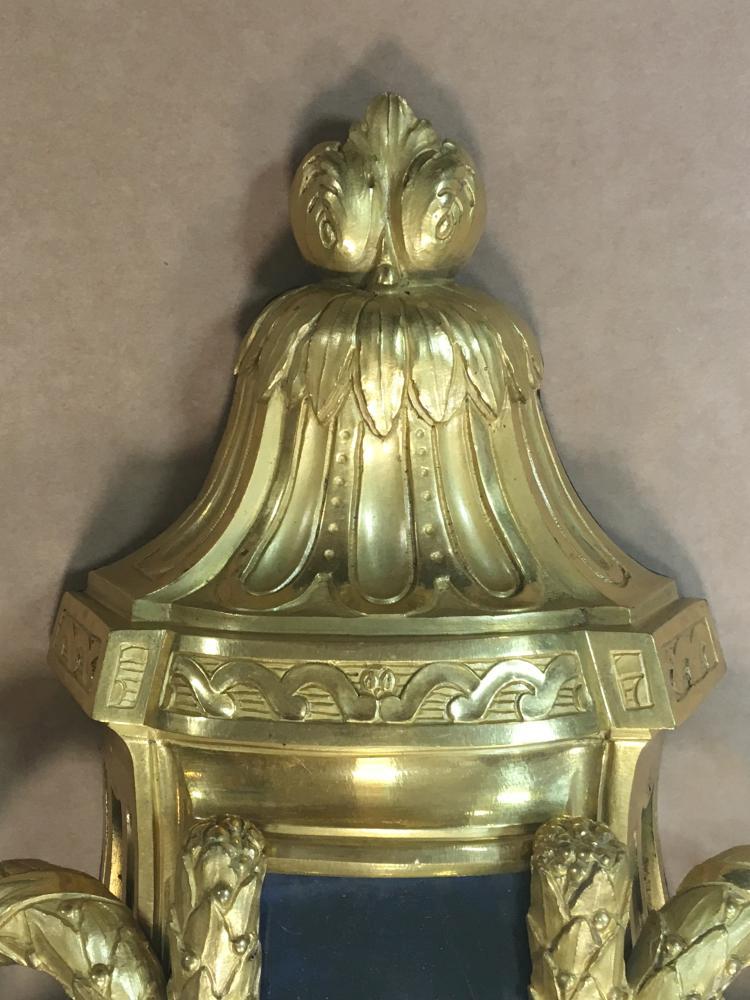 A French ormolu wall clock, 19th century, the 17cm convex white dial marked 'Renard a Rheims', - Image 2 of 10