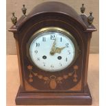 An Edwardian mahogany and satinwood inlaid mantel clock, the breakarch case with four brass urn