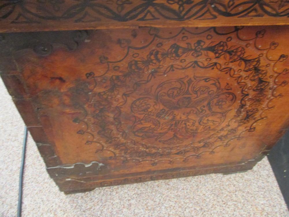 A 17th century Italian cedarwood cassone, with carved and pen work decoration 56 x 159 x 56cm (22 - Image 6 of 8