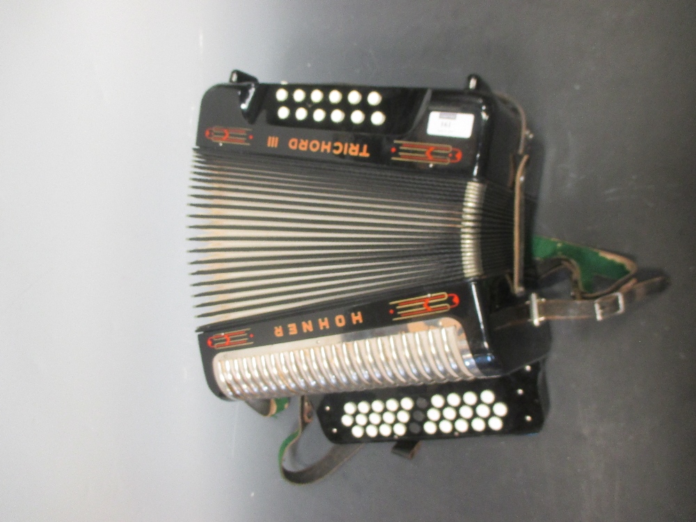 A Hohner Trichord III accordion, cased - Image 5 of 5