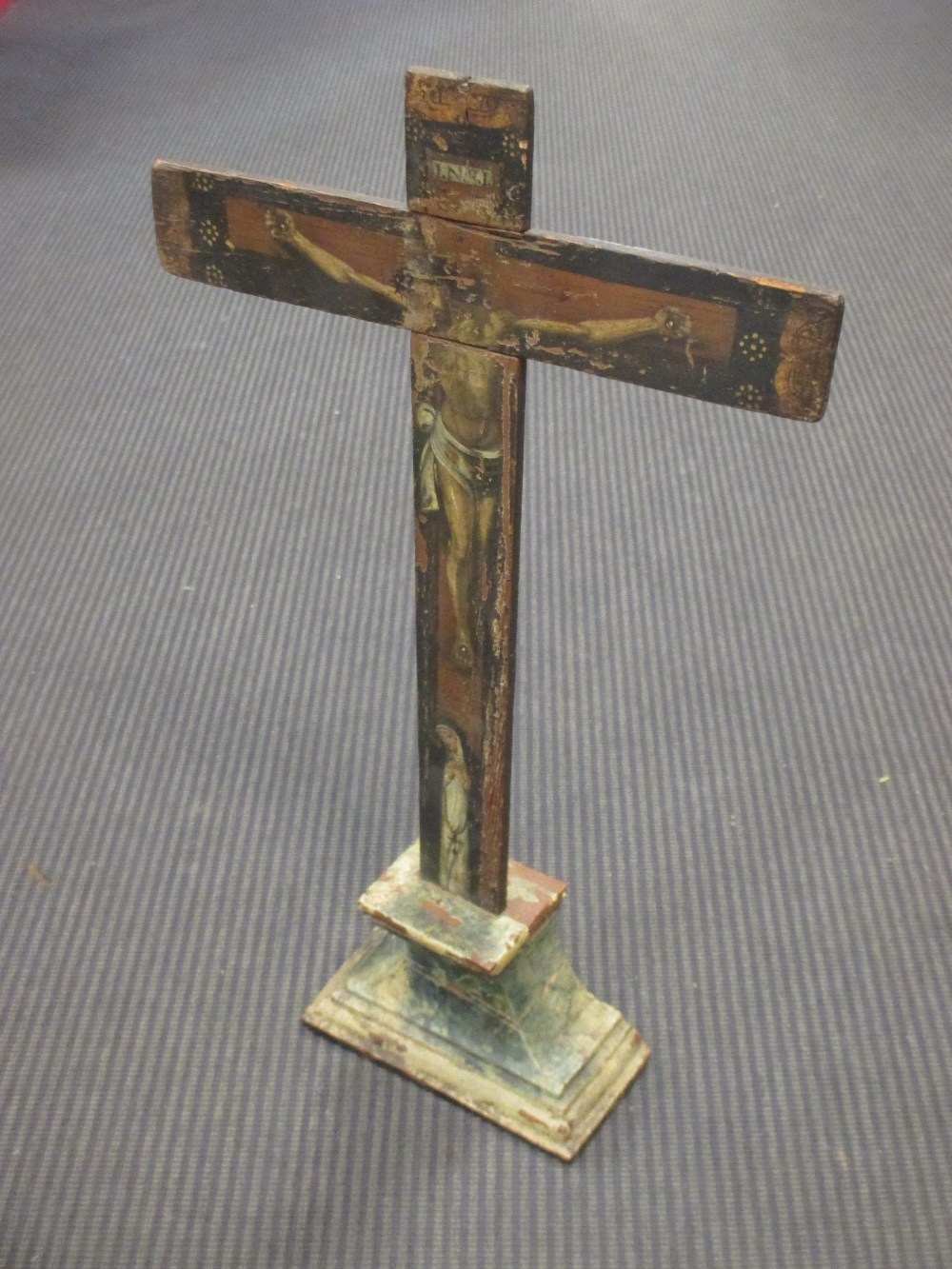An Italian painted crucifix, 58cm high - Bild 2 aus 2