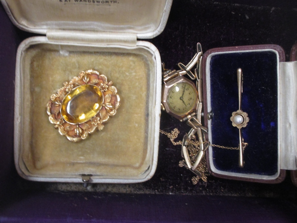 A red leather jewellery case containing a collection of gold jewellery and a gold watch together - Image 3 of 4