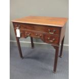 A mahogany kneehole dressing table 77 x 76 x 47 cm