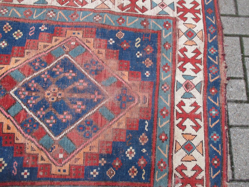 A 20th Century Caucasian kilim 280 x 135cm - Image 3 of 4