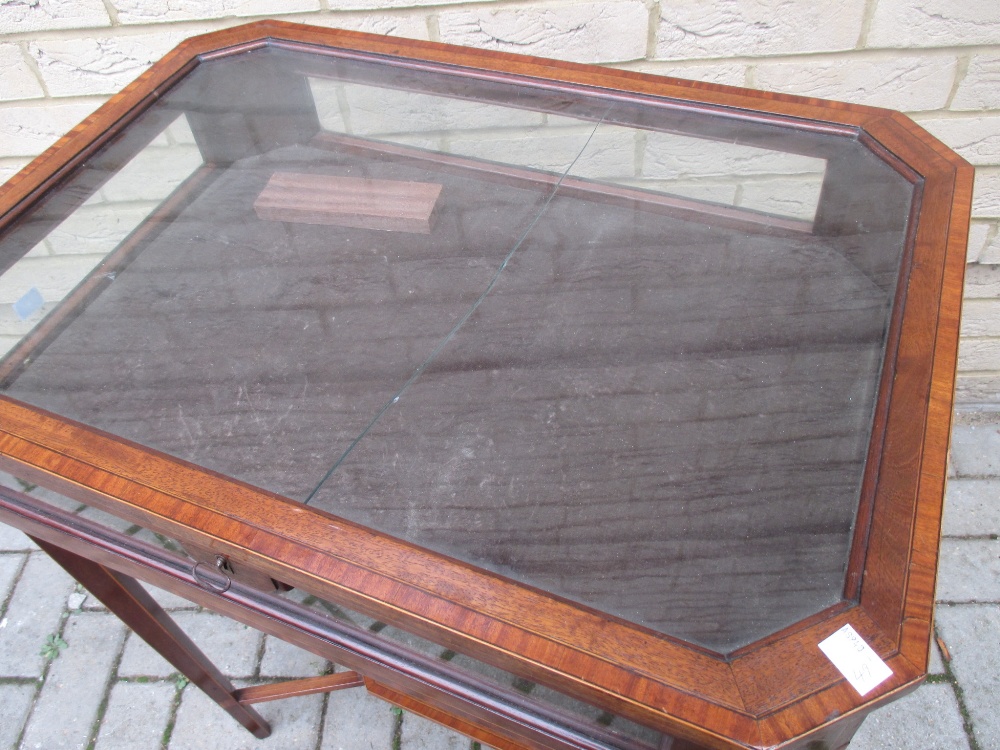 A glass top display (bijouterie) table, 77cm high x 62cm wide - Image 2 of 4