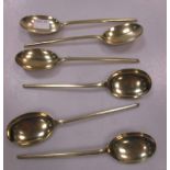 A set of six silver gilt slip top/ rattail spons (2)