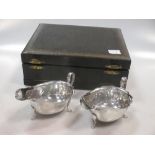 A matching pair of silver sauce boats in a presentation case, 3.3ozt gross (2)
