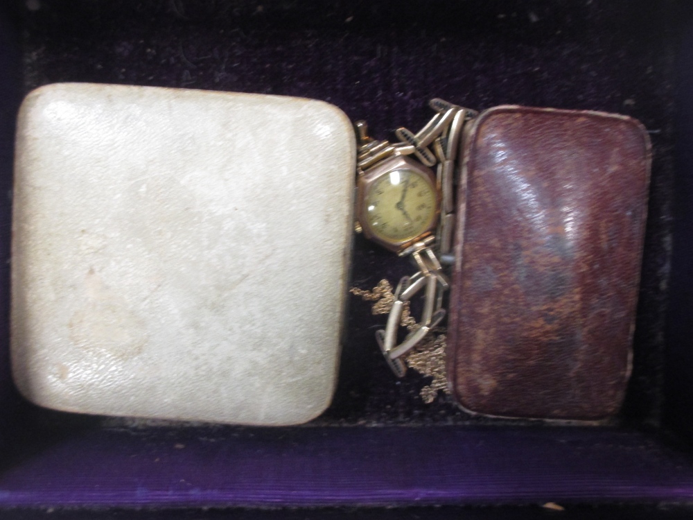 A red leather jewellery case containing a collection of gold jewellery and a gold watch together - Image 2 of 4