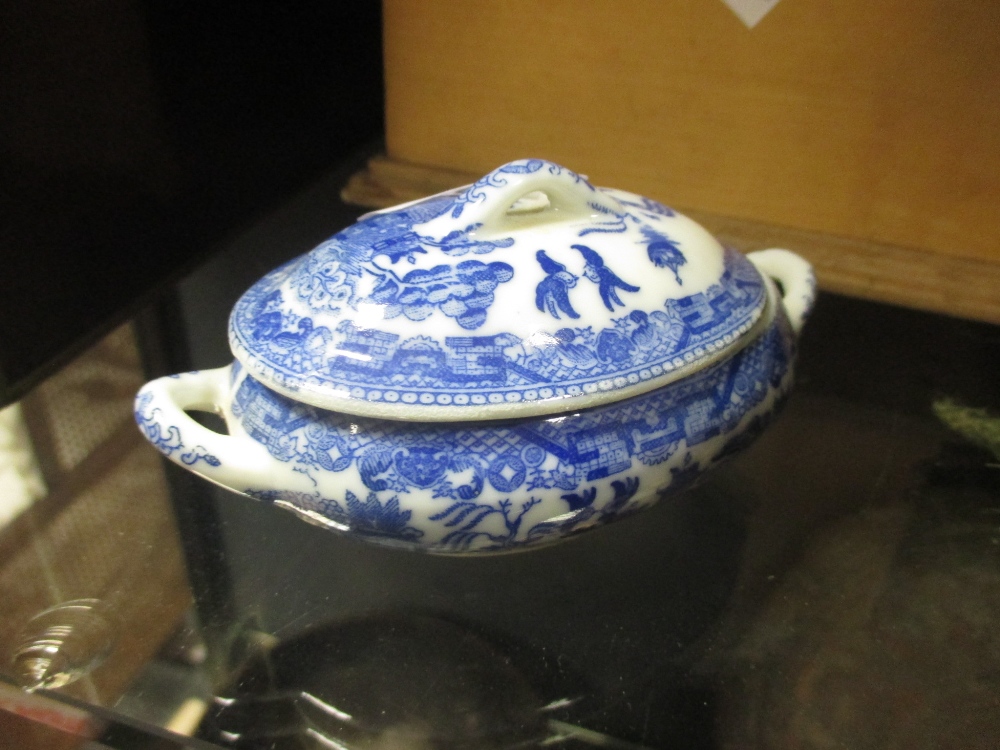 A blue and white dolls tea set, a travelling dressing box, writing slope and chess pieces - Image 3 of 4