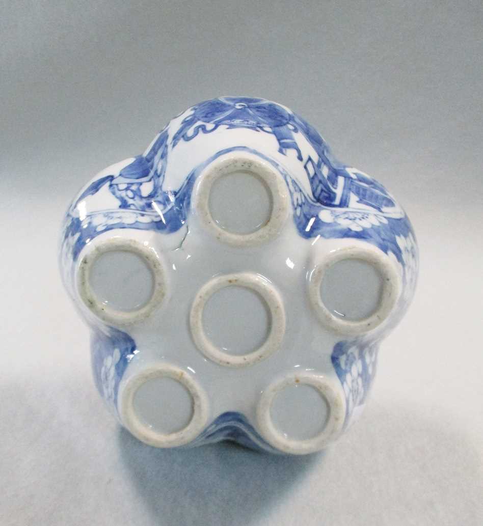 A Chinese blue and white export porcelain quintal vase/bulb pot, Qing Dynasty, late 19th century, - Image 7 of 7